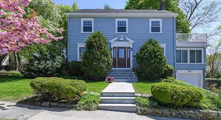 11 Marcia Rd Watertown, MA 02472