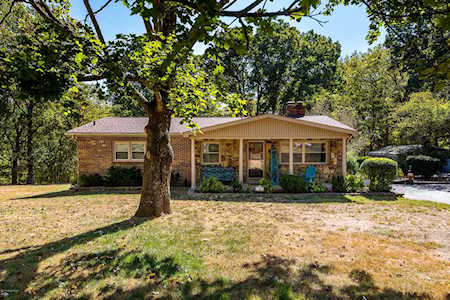 1193 Castlerock Dr Shepherdsville, KY 40165