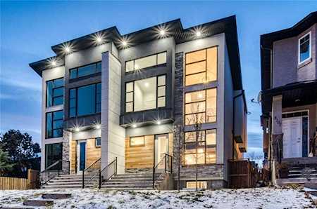 3709 14 Street SW Calgary, AB T2T 3W2