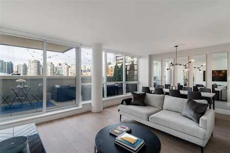 718 Main Street #802 Vancouver, BC V6A 0B1