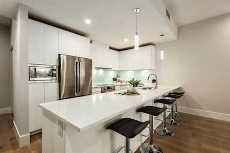 1591 Bowser Avenue #206 North Vancouver, BC V7P 2Y4