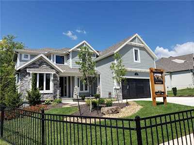 9512 Lone Elm Rd Lenexa, KS 66220
