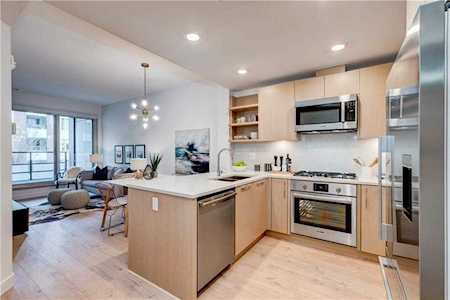 88 9 Street NE #220 Calgary, AB T2E 4E1