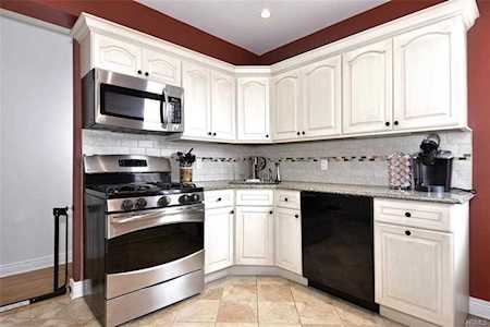 101 Old Mamaroneck Rd #3D6 White Plains, NY 10605