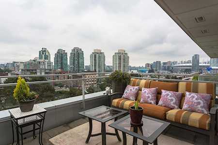 221 Union Street #910 Vancouver, BC V6A 0B4
