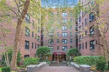10 Franklin Ave #2L White Plains, NY 10601
