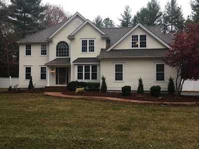 26 Talbott Farm Dr Mendon, MA 01756