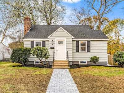 14 Willow St Wakefield, MA 01880