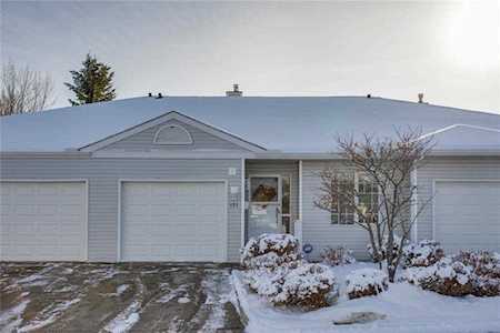 121 Hawkstone Manor NW Calgary, AB T3G 3X2