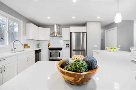 6335 Thornaby Way NW Calgary, AB T2K 5K8
