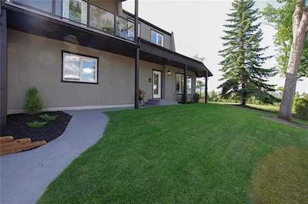 3 Hillgrove Drive SW Calgary, AB T2V 3L5