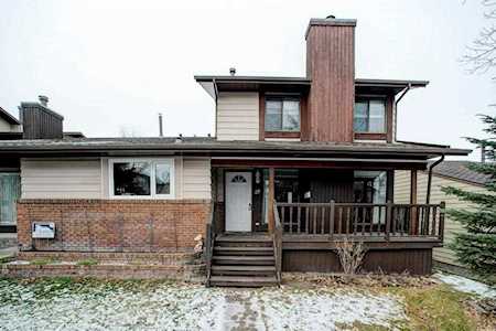 20 Strathcona Crescent SW Calgary, AB T3H 1L1