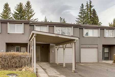 2225 Oakmoor Drive SW #27 Calgary, AB T2V 4N6