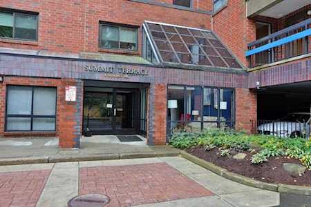 4 Summit Dr. #402 Reading, MA 01867