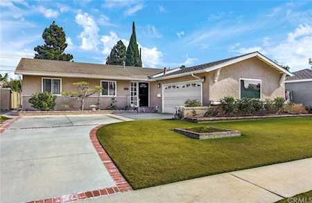 16562 Tripp Circle Huntington Beach, CA 92647