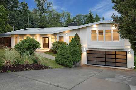 1127 Luxton Square Coquitlam, BC V3J 5E2