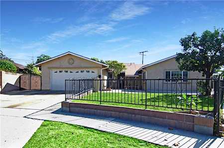 2712 W Glenwood Place Santa Ana, CA 92704