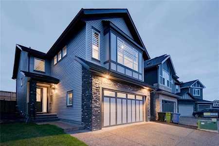 107 Sherview Grove NW Calgary, AB T3R 0Y4