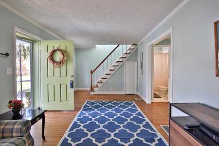 126 Colonial Dr Louisville, KY 40207