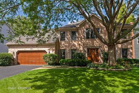 925 Spindletree Ave Naperville, IL 60565