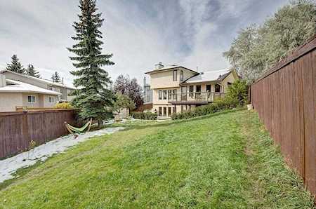 42 Deerfield Manor SE Calgary, AB T2J 6Z4