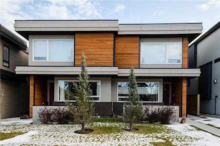 1920 25A Street SW #2 Calgary, AB T3E 1Y5