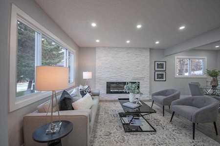 56 Hogarth Crescent SW Calgary, AB T2V 3A7