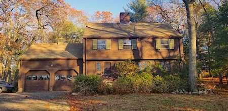 142 Walpole St Dover, MA 02030