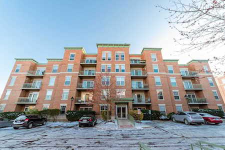 132 W Johnson St #103 Palatine, IL 60067
