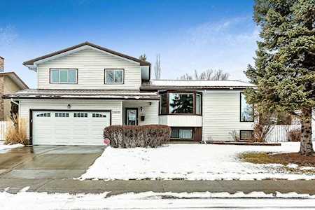 10635 Brackenridge Road SW Calgary, AB T2W 1A2