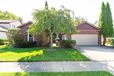 229 E Fox Hill Dr Buffalo Grove, IL 60089