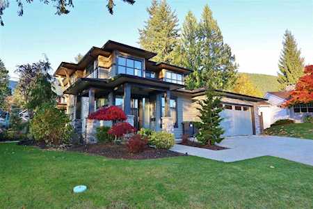 1098 Ruthina Avenue North Vancouver, BC V7R 4G8