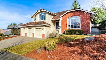 1711 Crystal Lane Lp SE Puyallup, WA 98372