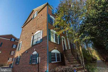 2317 Greenbrier Ct Arlington, VA 22207