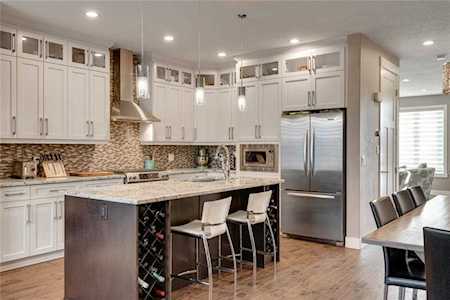 210 30 Avenue NE Calgary, AB T2E 2C9