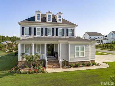 401 Quaker Meadows Court Holly Springs, NC 27540