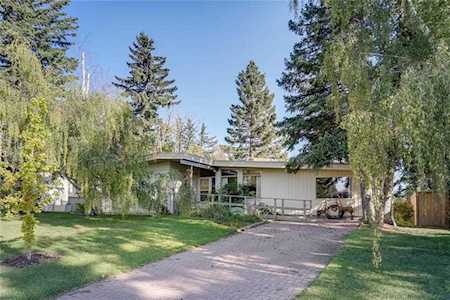 10 Roseview Drive NW Calgary, AB T2K 1N7