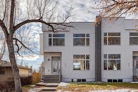 99 Hendon Drive NW Calgary, AB T2K 1Y9
