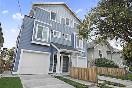 2086B E 35 Avenue Vancouver, BC V5P 1S9