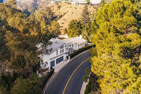 1871 Mount Olympus Drive Los Angeles, CA 90046
