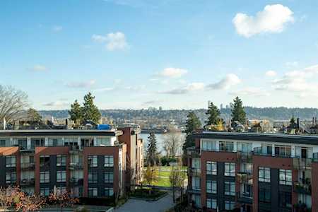 26 E Royal Avenue #404 New Westminster, BC V3L 5R3