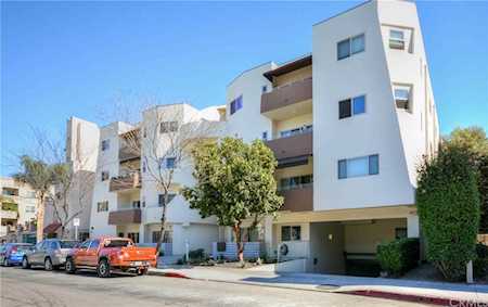 5016 Bakman Avenue #202 North Hollywood, CA 91601