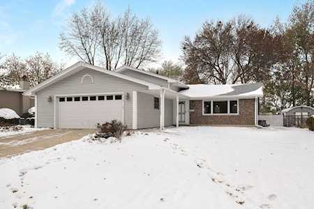 920 S Cedarcrest Dr Schaumburg, IL 60193