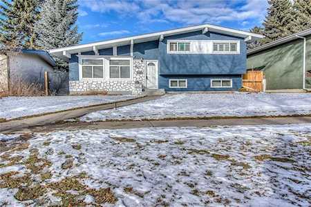 4615 Brisebois Drive NW Calgary, AB T2L 2G3