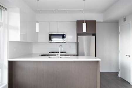28 E Royal Avenue #303 New Westminster, BC V3L 5R3
