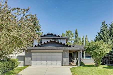 52 Woodbrook Close SW Calgary, AB T2W 4E9