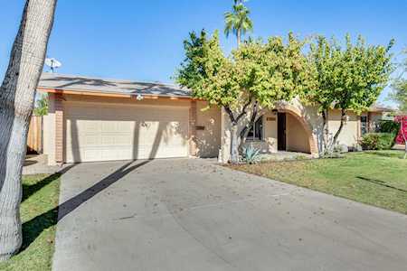 2820 E Laurel Lane Phoenix, AZ 85028
