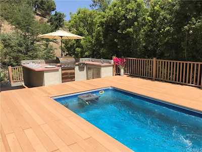 4805 Burgundy Road Woodland Hills, CA 91364