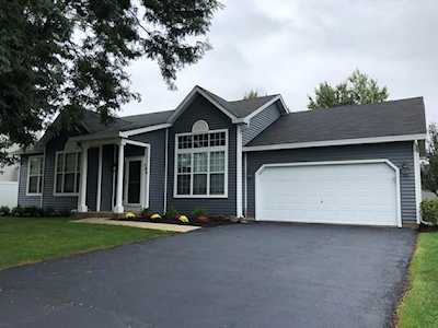 706 Richmond Dr Oswego, IL 60543
