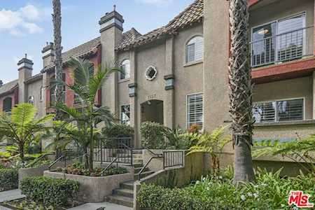 1957 N Bronson Avenue #117 Los Angeles, CA 90068
